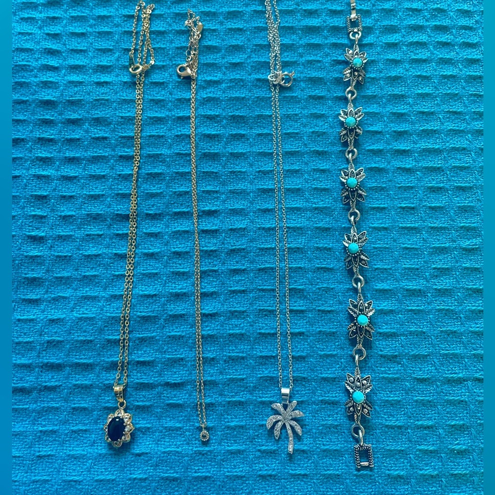 Elegant Gold and Silver Jewelry Set /2 for 15$